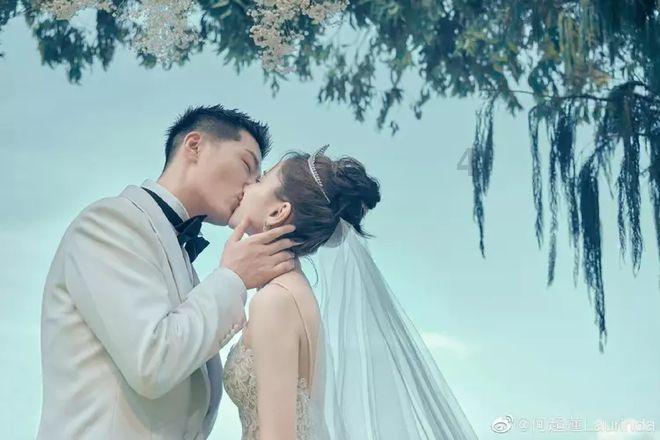 风情绰约,罗莎卡拉乔洛写真赏:仿佛奥黛丽赫本的人间极品魅影!